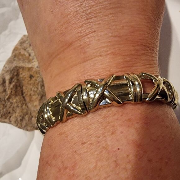 New ANTHRO Intricate Gold Bangle Spring Hinge Bracelet with Ornate Design - Picture 2 of 10